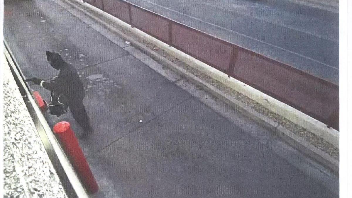 South Tucson police seek gunman who robbed McDonald's drive-through